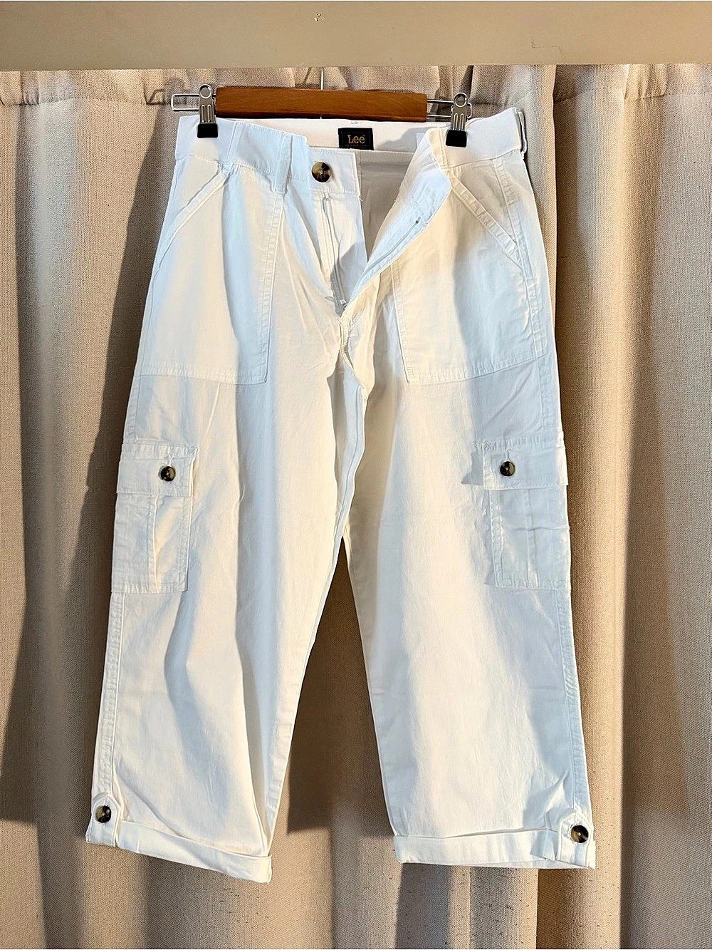 Lee Women's White Cargo Capri Pants Like New